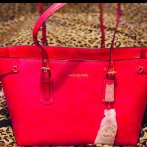 Michael Kors  Ultra Pink Voyager Tote